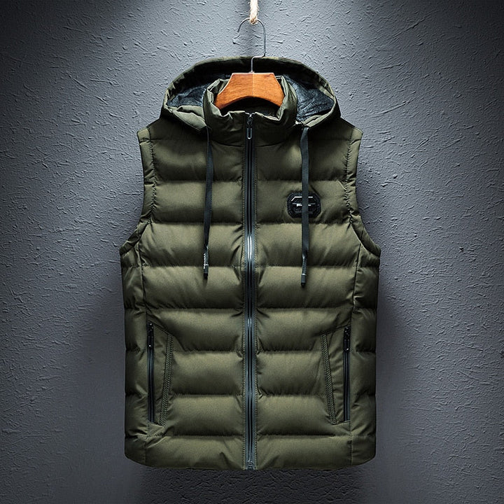 Hochwertige Unisex Weste mit kunstvollem Stickmuster. Gemütliche Herbstmode, handgefertigt für Eleganz.