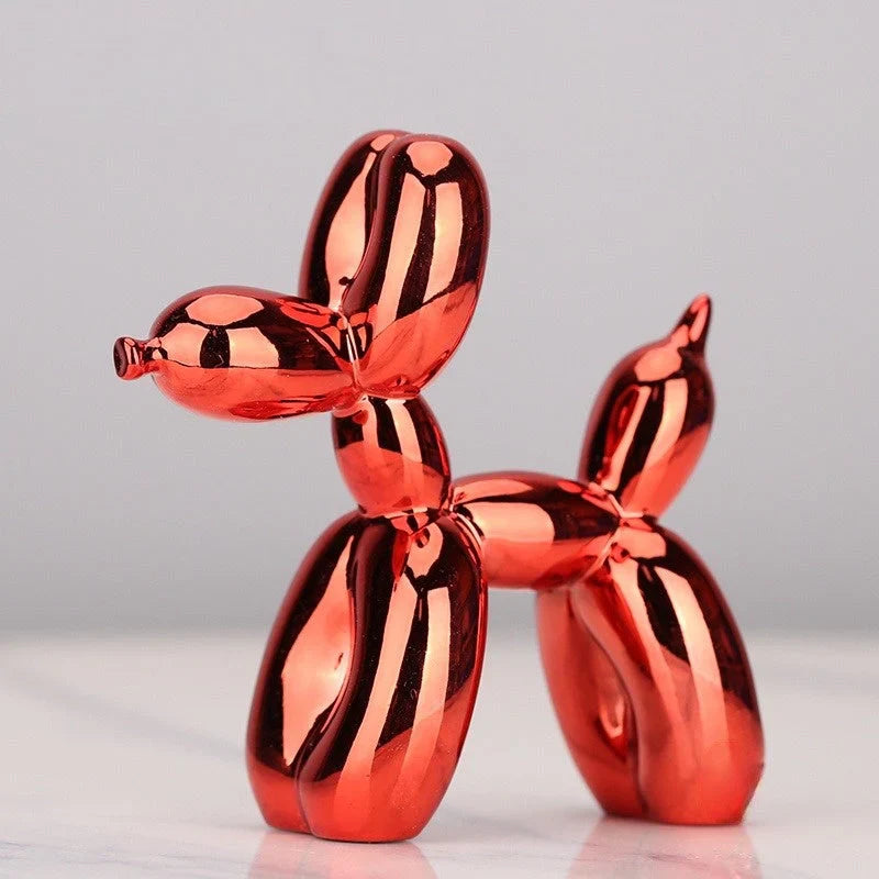 "Handgefertigte Ballontier-Skulptur aus reflektierendem Material als moderne, kunstvolle Dekoration für stilvolle Räume."
