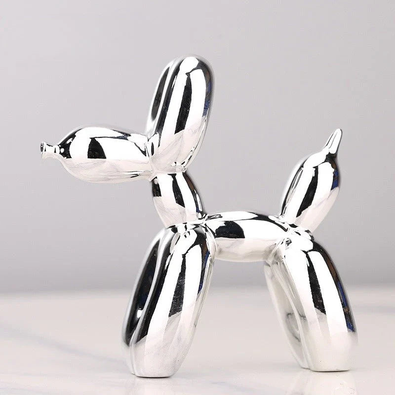 "Handgefertigte Ballontier-Skulptur aus reflektierendem Material als moderne, kunstvolle Dekoration für stilvolle Räume."