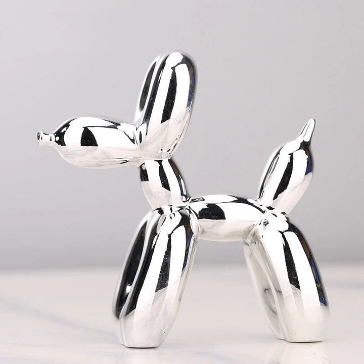 "Handgefertigte Ballontier-Skulptur aus reflektierendem Material als moderne, kunstvolle Dekoration für stilvolle Räume."
