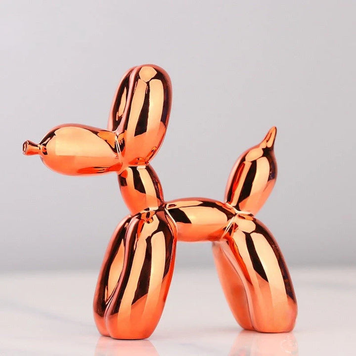 "Handgefertigte Ballontier-Skulptur aus reflektierendem Material als moderne, kunstvolle Dekoration für stilvolle Räume."