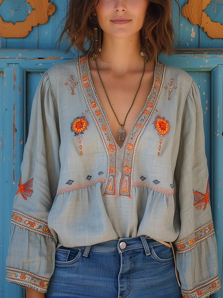 Hanna Damen Boho Bluse, hellblau, mit detailreicher Stickerei & V-Ausschnitt. Leichte Langarm-Sommerbluse.