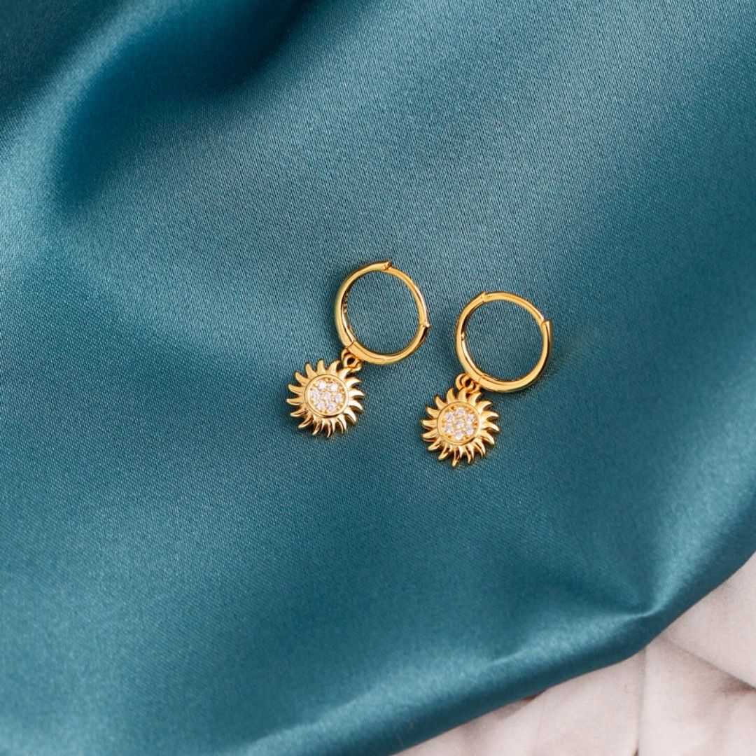 Modischer Sonnenschmuck als Geschenk für Frauen