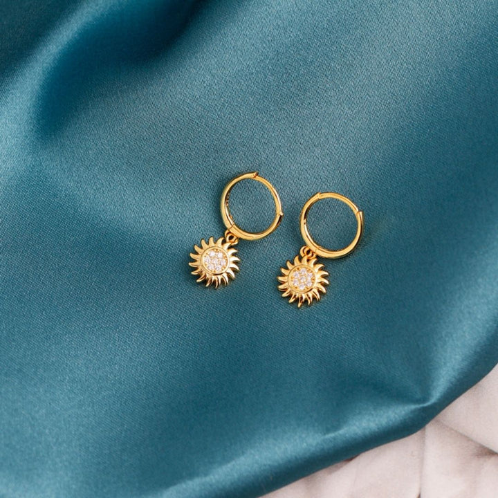 Modischer Sonnenschmuck als Geschenk für Frauen