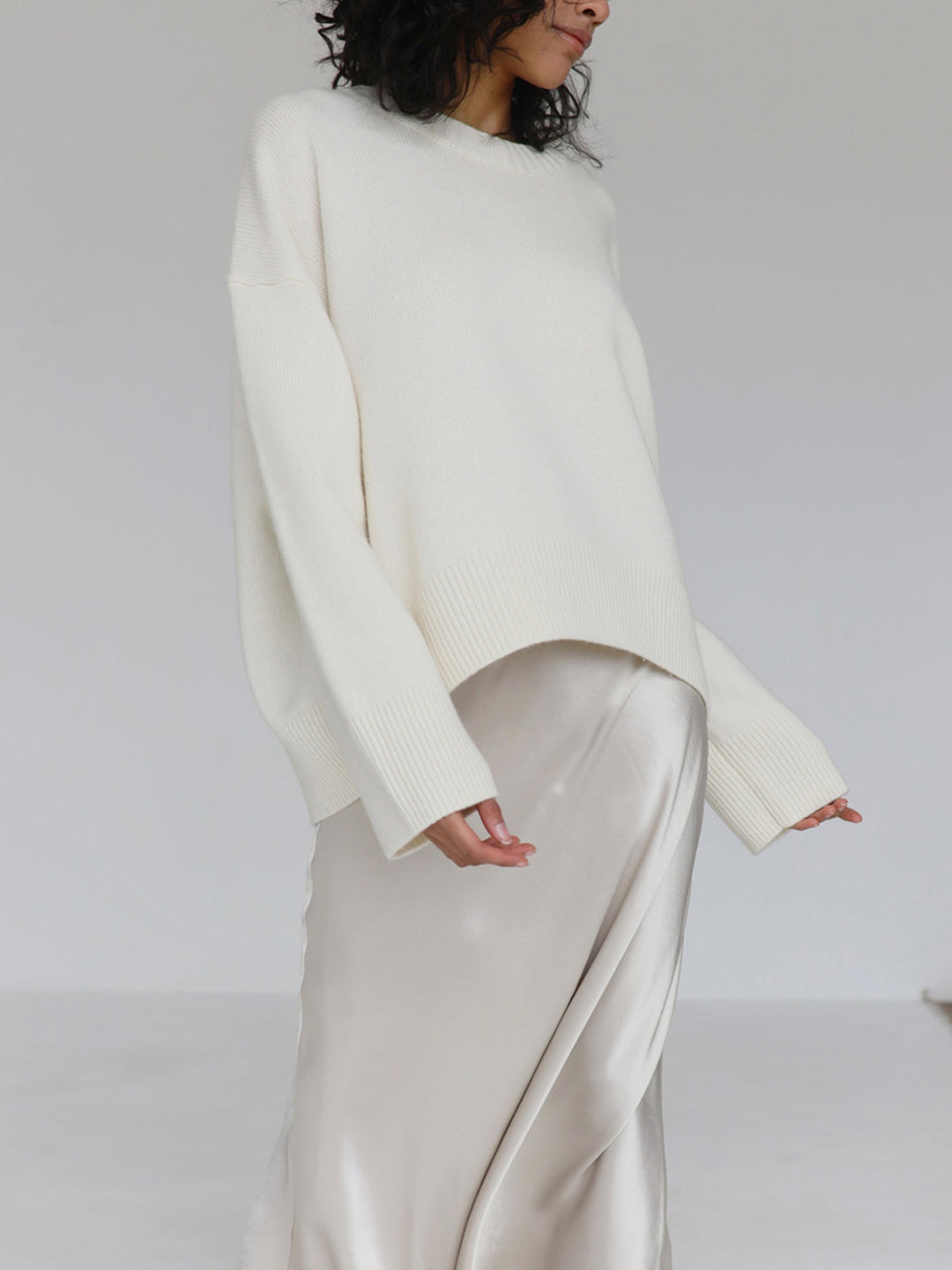 Weißer Damen Oversize Strickpullover, kuschelig & modern für kalte Tage.