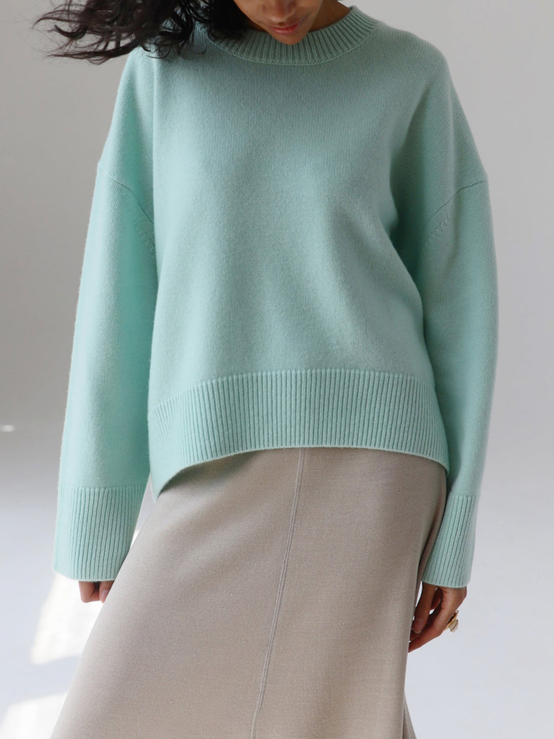 Weißer Damen Winterpullover, oversized Schnitt, bequem & stilvoll.