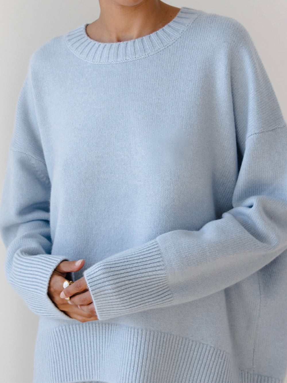 Warmer hellblauer Oversize Winterpullover Damen, lässig & komfortabel.