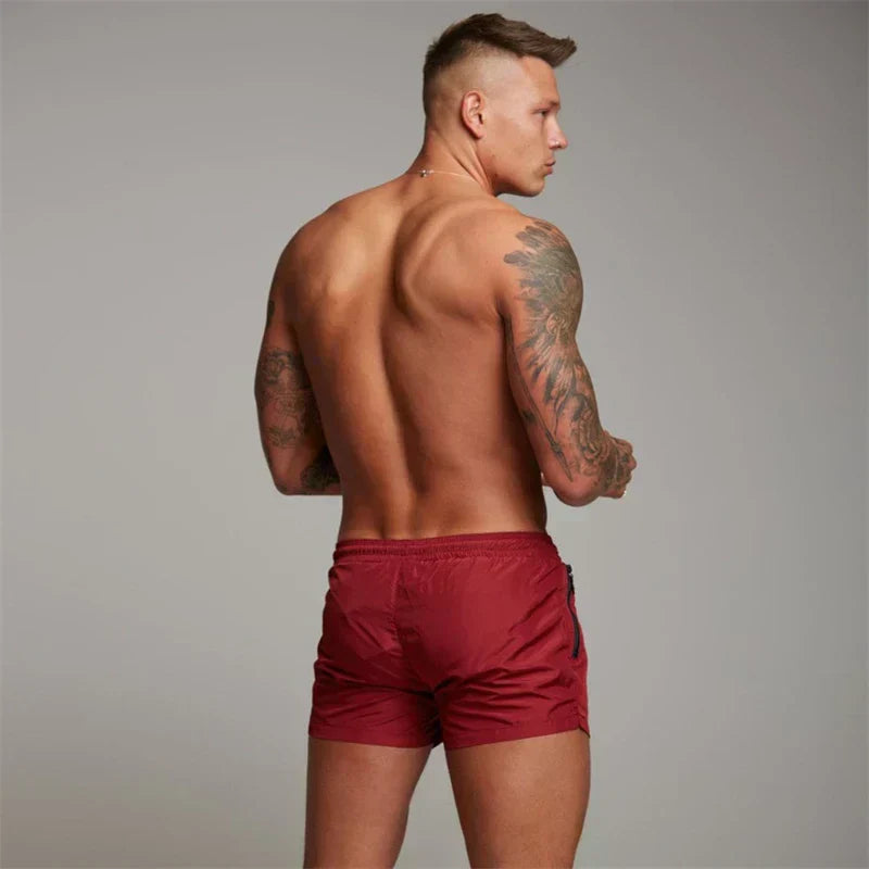 Bequeme, schnelltrocknende Herren Schwimmshorts für Wassersport und Strand. Ideal für Urlaub und Freizeit.