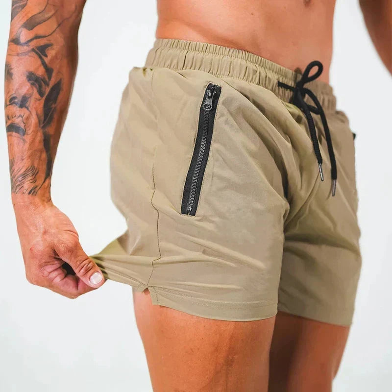 Stylische Herren Strandshorts für den Urlaub am Meer. Perfekte Freizeitmode, schnelltrocknend & bequem.