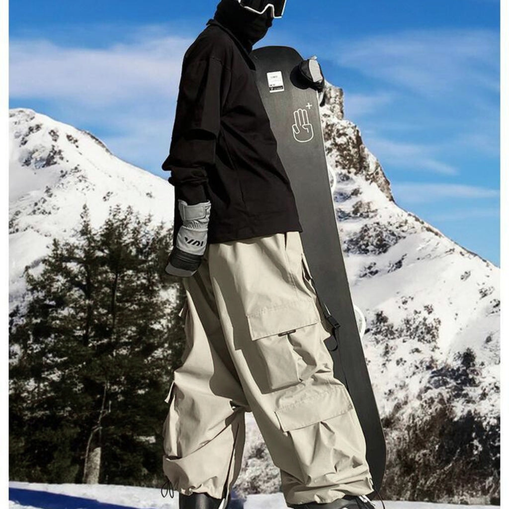 Moderne Herren Snowboardhose im Baggy-Stil für Piste & Freeride, bequeme Outdoor Sportbekleidung.