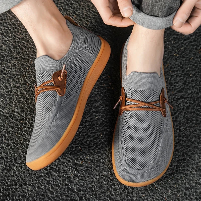 Bequeme, atmungsaktive Herren Barfußschuhe mit breiter Passform fördern Fußgesundheit.