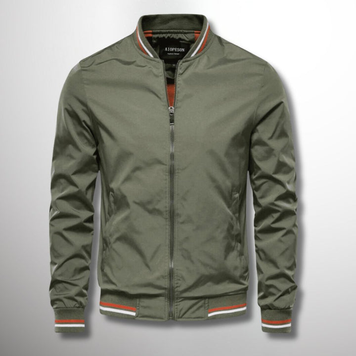 Vielseitige Herren Freizeitjacke, wasserabweisend, ideal als Frühlings- und Herbstjacke für Outdoor-Aktivitäten.