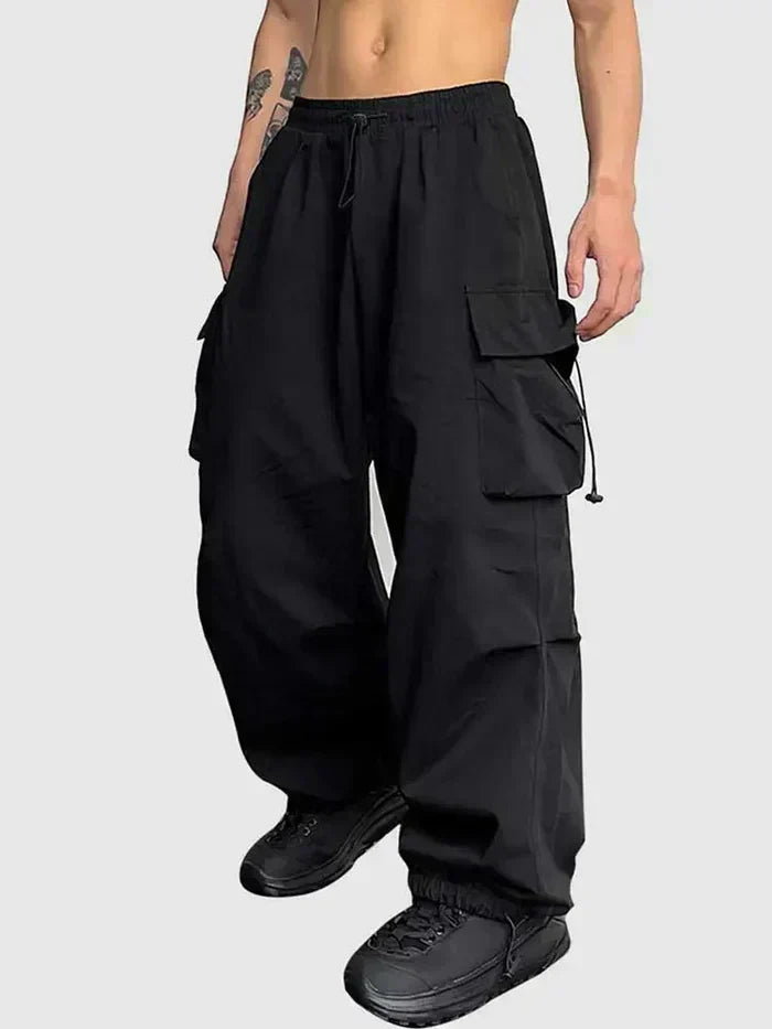 Herren Cargo Hose für den Frühling, locker geschnitten, mit vielen praktischen Taschen. Ideal für lässige Alltagslooks.