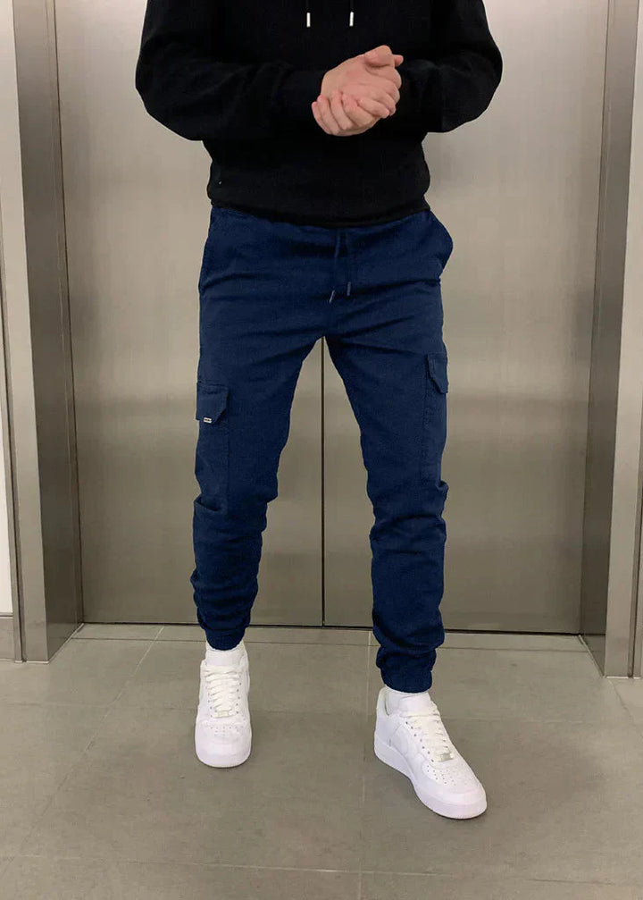 Robuste Herren Cargo-Jogginghose für Winter & Übergang, warm, bequem, mit praktischen Taschen.