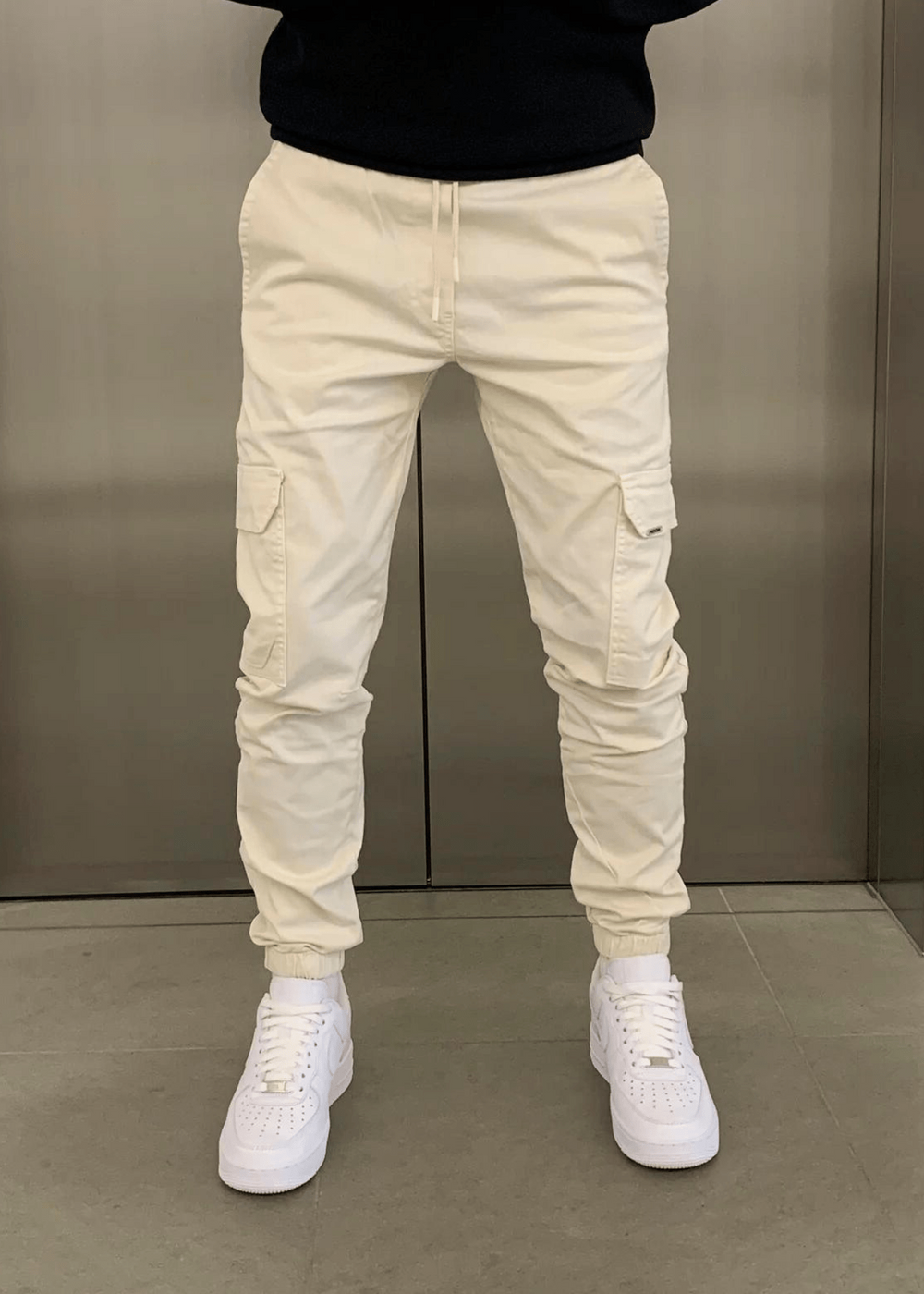 Stylische Herren Cargo-Jogger für Streetwear & Freizeit, vielseitig kombinierbar, mit robusten Taschen.