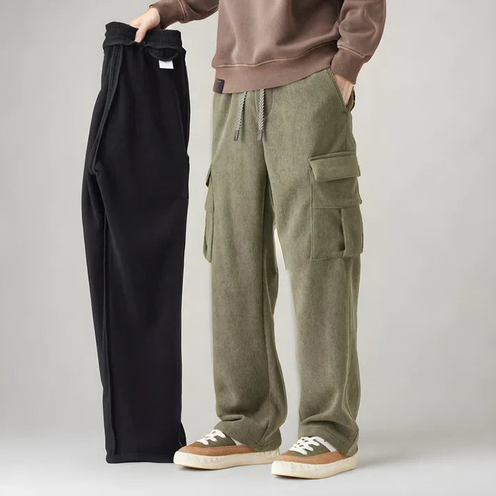 Herren Cargo Sweatpants in Schwarz, lockere Passform, bequeme Jogginghose mit praktischen Multitaschen und elastischem Bund.