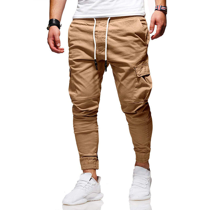 Herren Cargohose mit robustem Stoff und vielen praktischen Funktionstaschen für Freizeit & Alltag.