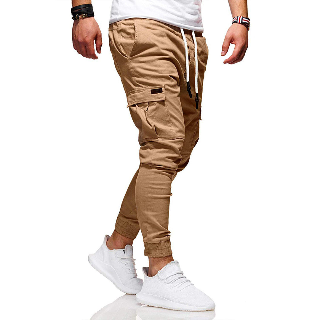 Bequeme Herren Freizeithose mit großzügigen Funktionstaschen, perfekt für Reise & viel Stauraum.
