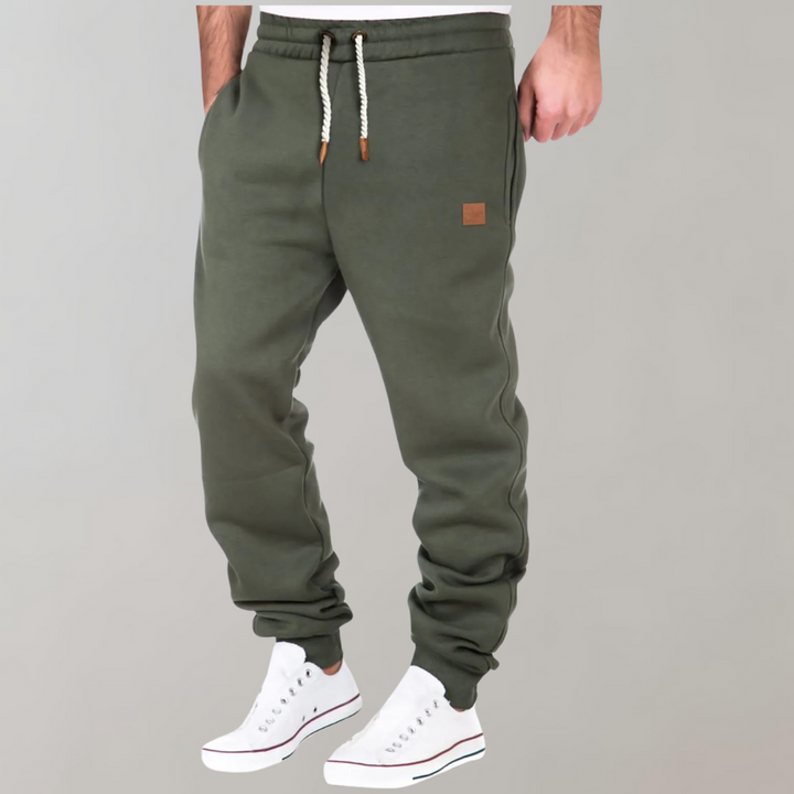 Vielseitige Herren Jogginghose, ideal für Sport, entspannte Freizeit & täglichen Komfort, mit modernem Design.