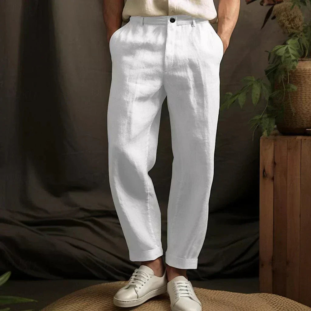 Bequeme Herren Chino Freizeithose, luftig und leicht für warme Frühlingstage und entspannte Sommerabende.