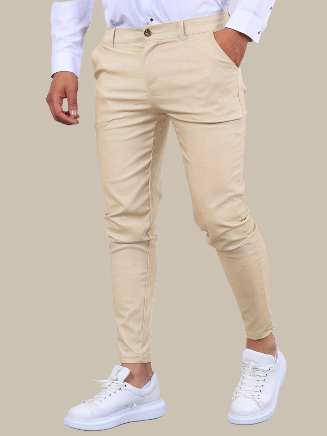 Herren Chinohose Slim Fit Tapered Leg, eleganter Herbst-Look für den modernen Mann.