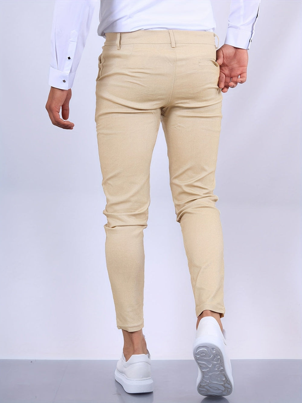 Elegante Herren Business-Chinohose Slim Fit Tapered Leg, perfekt für stilvolle Herbst-Outfits.