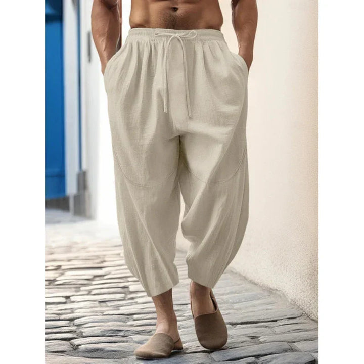 Bequeme Herren Cropped Hose mit Relaxed Fit. Perfekt als lässige Casual-Hose und sommerliche Freizeithose für Männer.