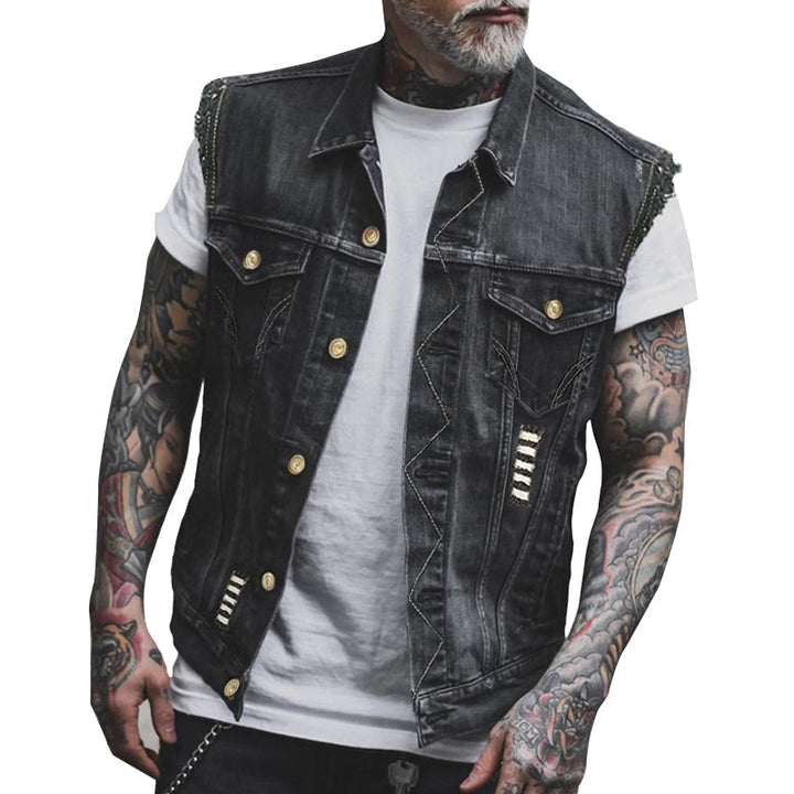 "Herren Denim Weste im Vintage Look mit silbernen Knöpfen, modisch und bequem für vielseitige Kombinationen."
