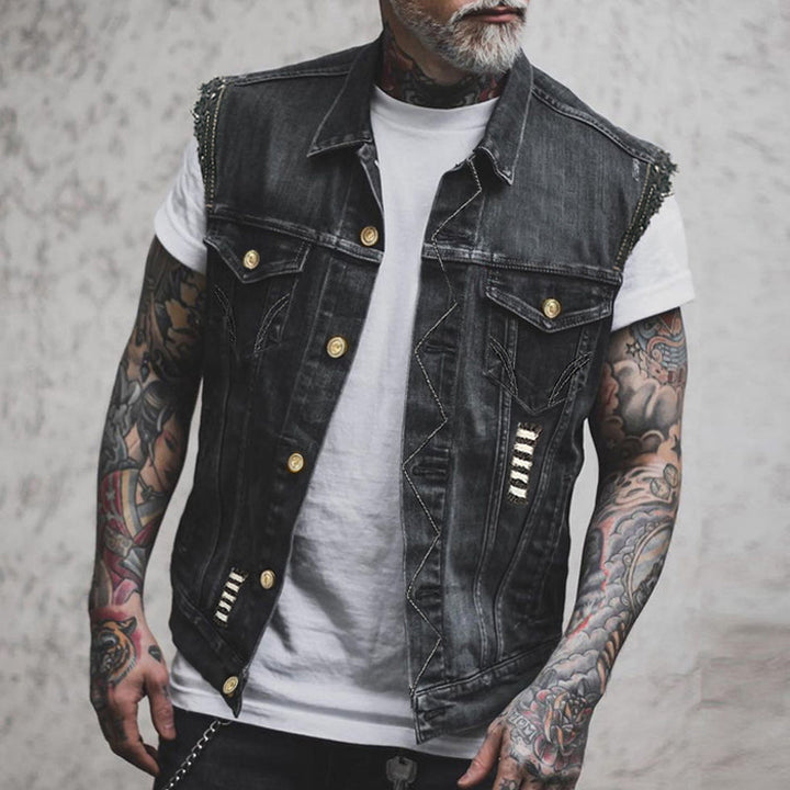 "Herren Denim Weste im Vintage Look mit silbernen Knöpfen, modisch und bequem für vielseitige Kombinationen."