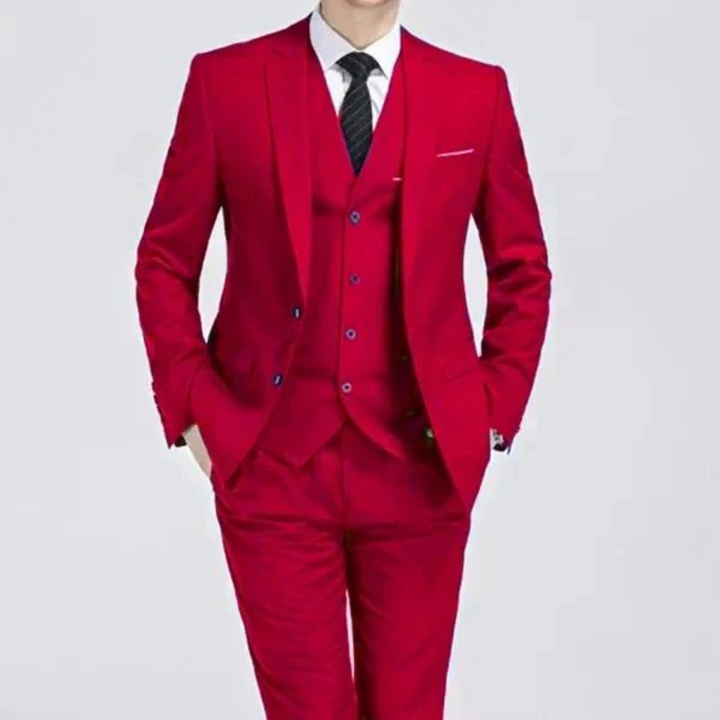 Dreiteiler für den Frühling: Leichter Herrenanzug. Eleganter Stil, ideal als Businessanzug oder für Abendmode.
