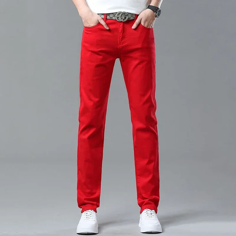 Bequeme Herren Freizeitjeans mit geradem Bein. Ideal für den Alltag, angenehmer Tragekomfort.