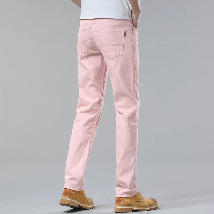 Farbige Herren Jeans mit geradem Bein, perfekt kombinierbar für Freizeit und Alltag.