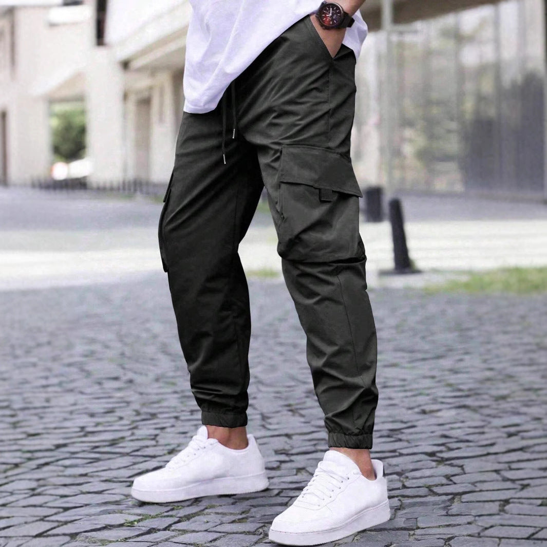 Herren Frühlings Cargo Jogginghose, urbaner Stil, bequem, ideal für Freizeit und Streetwear.
