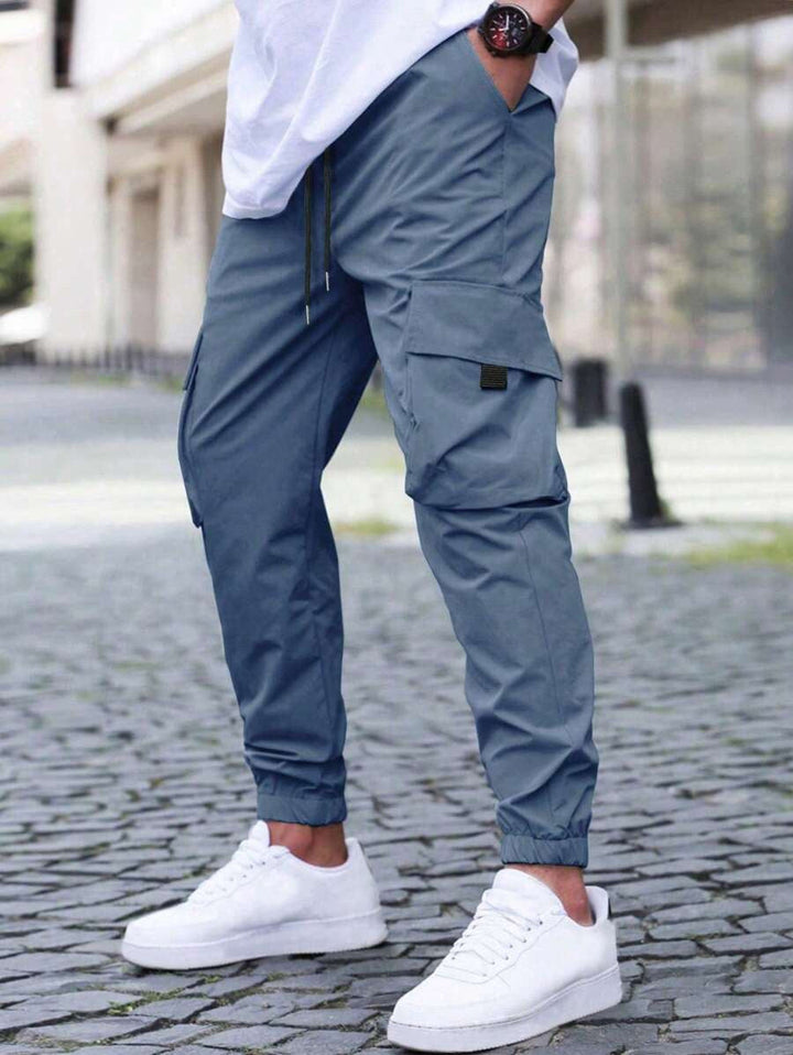 Modische Herren Frühlingshose im Cargo-Stil, perfekt für urbane Abenteuer und entspannte Freizeit-Looks.