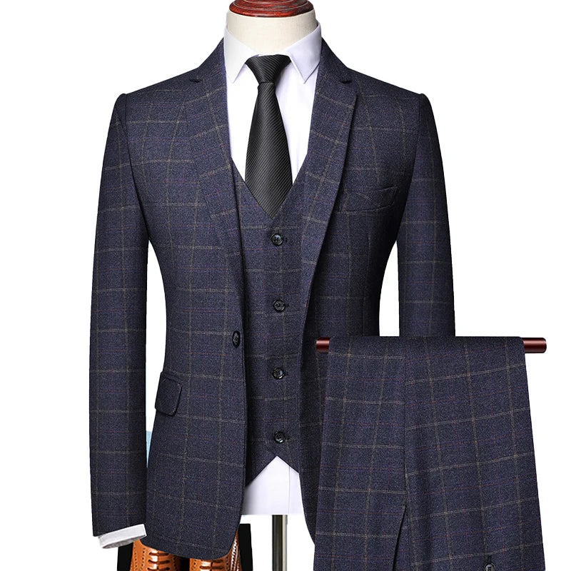 Mann trägt modernen Herren Frühlingsanzug Simon mit elegantem Windowpane-Karo. Ideal für Business & Freizeit.