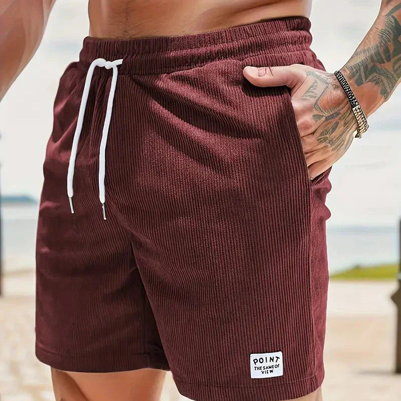 Kurze Herrenmode für den Sommer: stilvolle, bequeme & langlebige Alltagsshorts.