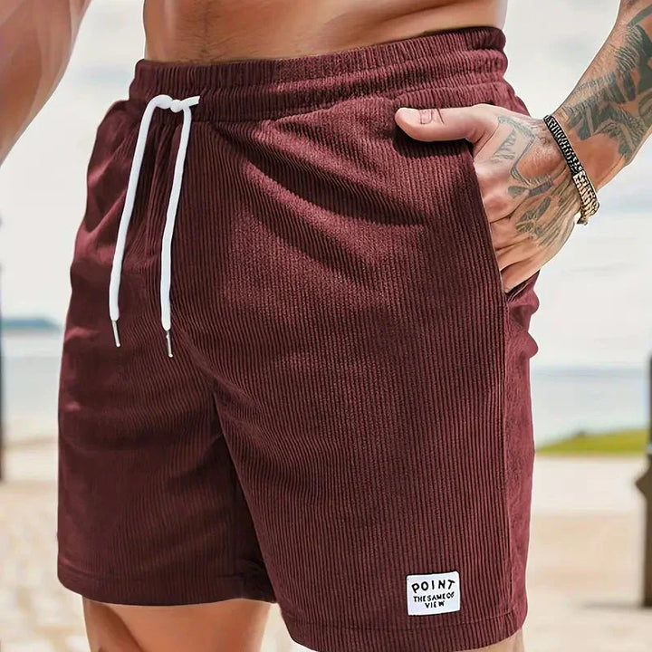 Kurze Herrenmode für den Sommer: stilvolle, bequeme & langlebige Alltagsshorts.
