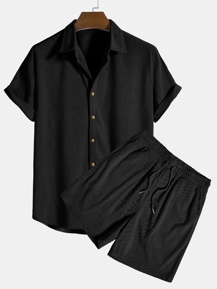 Atmungsaktiver Herren Freizeitanzug in Beige. Perfekter Zweiteiler für Sommer-Outfits, sportlich-elegant und bequem.