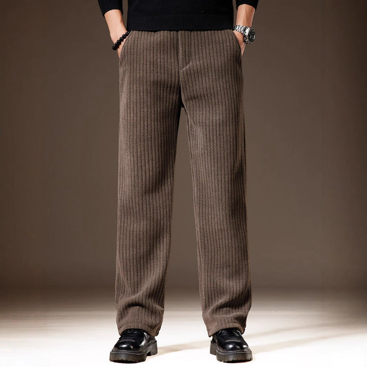 Vielseitige Herren Freizeithose, gerader Schnitt & praktische Seitentaschen. Komfort für jeden Tag.