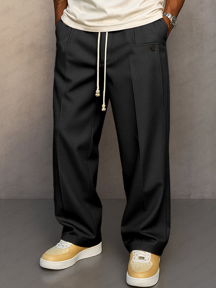 Vielseitige Herrenhose mit Kordelzugbund, Bügelfalte. Perfekt für einen stilvollen, bequemen Look in der Freizeit.