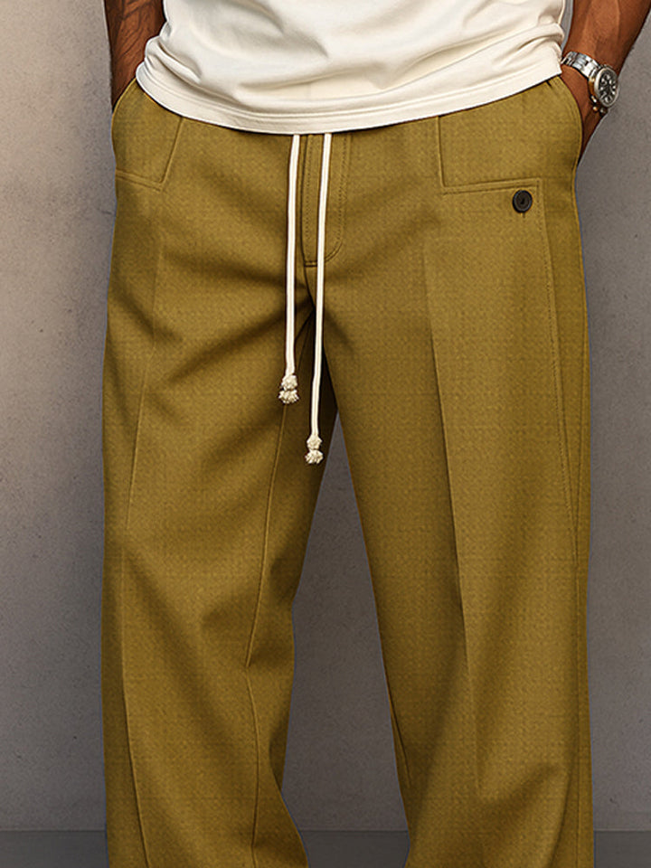 Stilvolle Herrenhose: Kordelzugbund für Anpassung, Bügelfalte für einen gepflegten Look. Vielseitig kombinierbar.