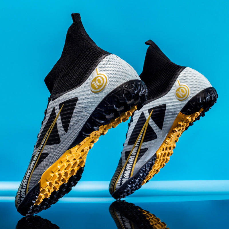 Komfortable Herren Fußballschuhe mit Knöchelstütze, perfekt für alle Böden und Ganzjahresspiele.