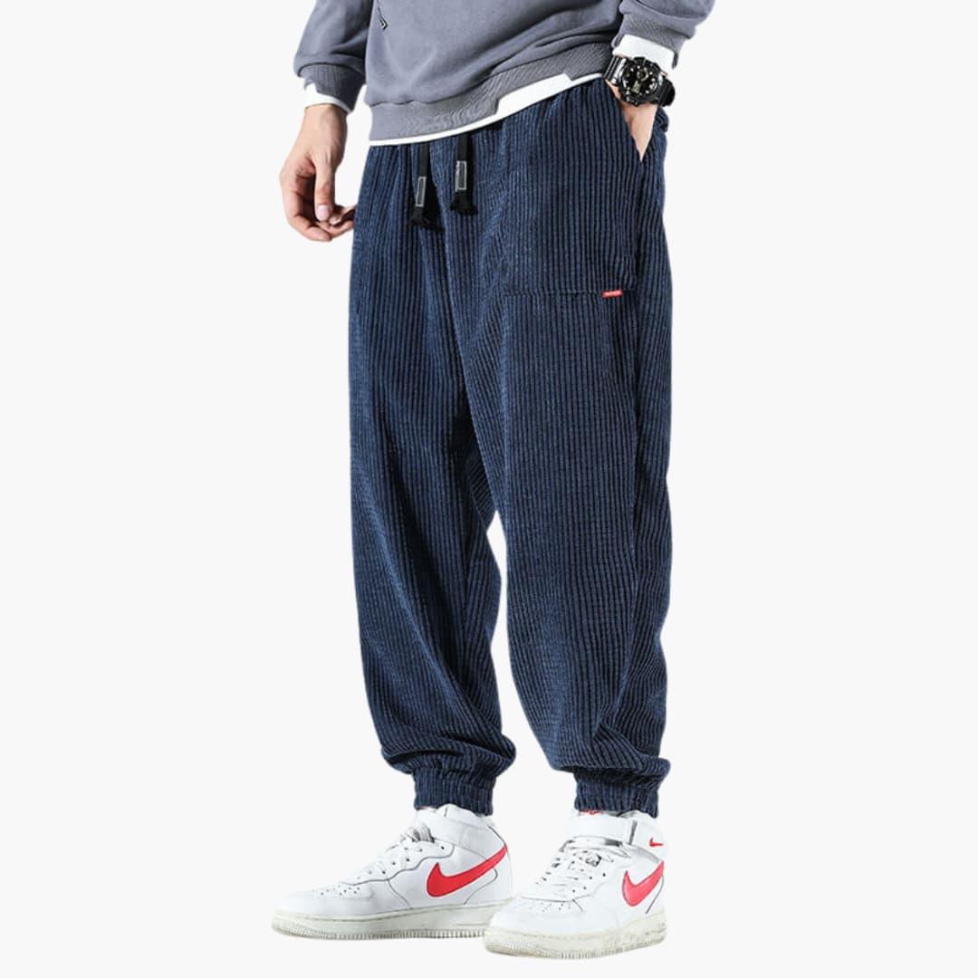 Herren Gerippte Freizeithose mit strukturiertem Bund & geradem Bein in Marineblau. Komfortable Alltagshose für Männer.