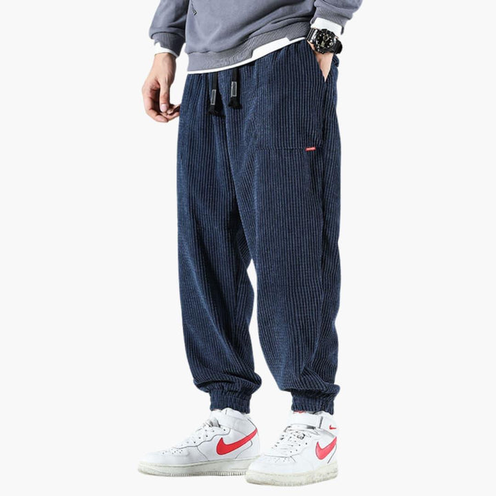 Herren Gerippte Freizeithose mit strukturiertem Bund & geradem Bein in Marineblau. Komfortable Alltagshose für Männer.