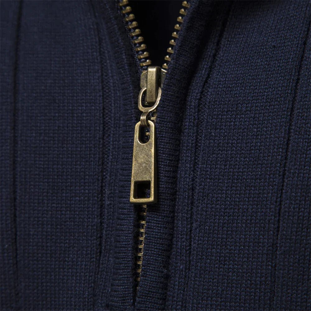 Marineblauer Herren Halbzip Strickpullover Malte mit Rippstruktur, komfortabel & elegant.