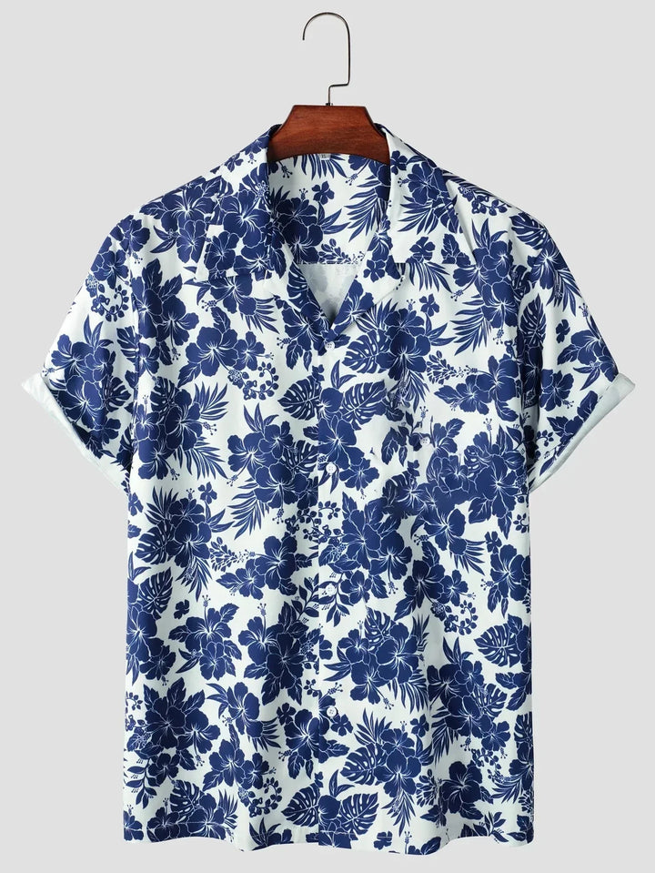 Herren Hawaihemd mit lebhaftem tropischem Blumendruck, ideal für Sommerurlaub und Strand. Kurzarm, entspannter Schnitt.