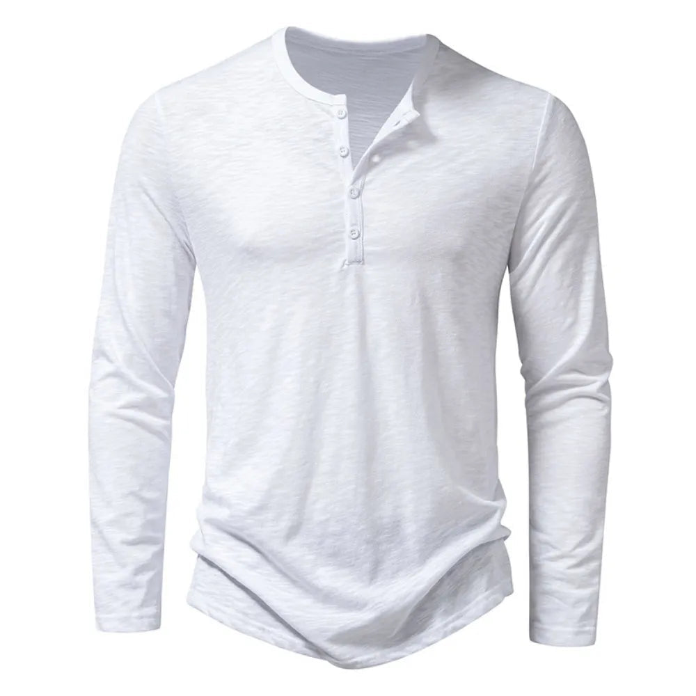 Braunes Herren Henley Langarmshirt, moderner Look, perfekte Basis für smarte Casual-Outfits.
