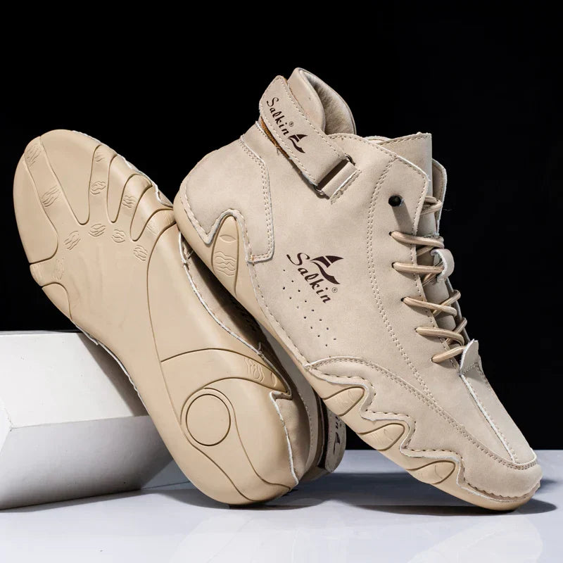 Warme Herren Winter-High-Tops. Atmungsaktive Materialien, Ziernähte & eine dämpfende Wellensohle.
