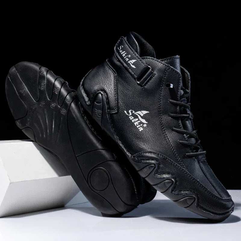 Komfortable Herren High-Top-Schuhe. Strapazierfähige Wellensohle & dekorative Ziernähte für den modernen Mann.
