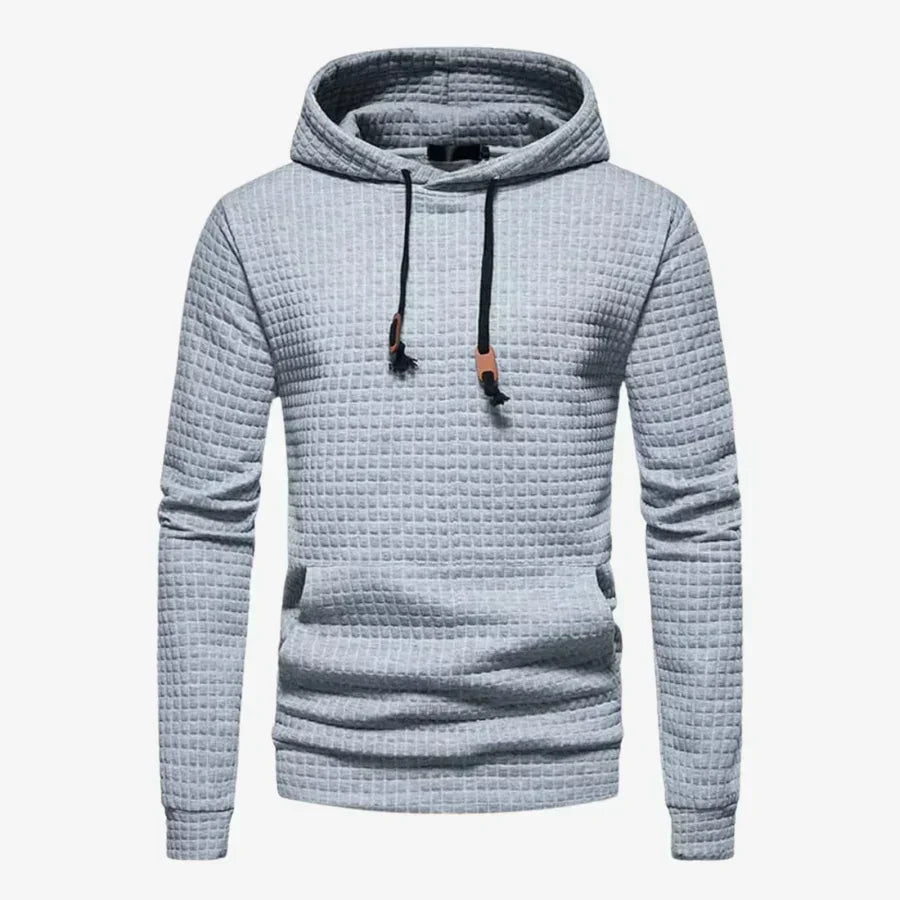 Detailaufnahme: Weicher Herren Karomuster Hoodie. Stilvoller Kapuzenpullover mit klassischem Design für Männer.